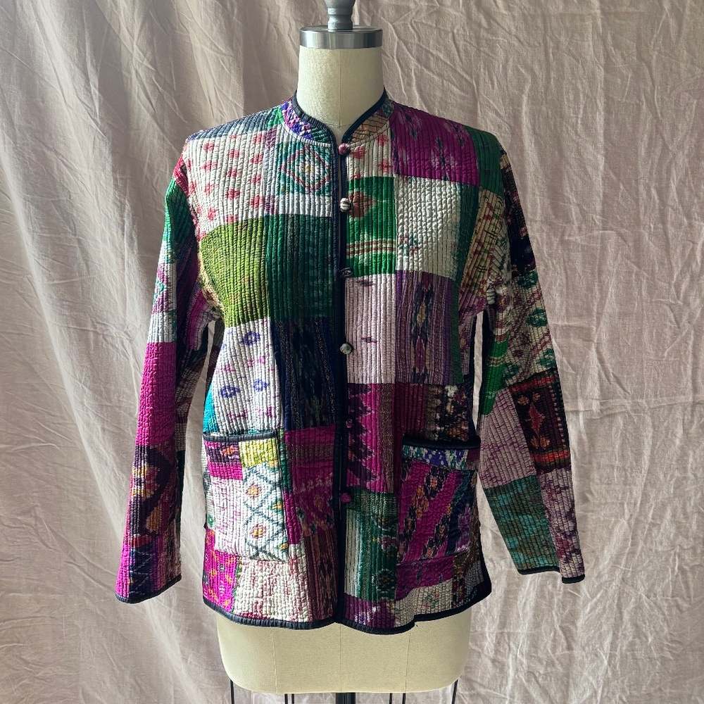 Vintage reversible patchwork quilted satin jacket. Size M-L